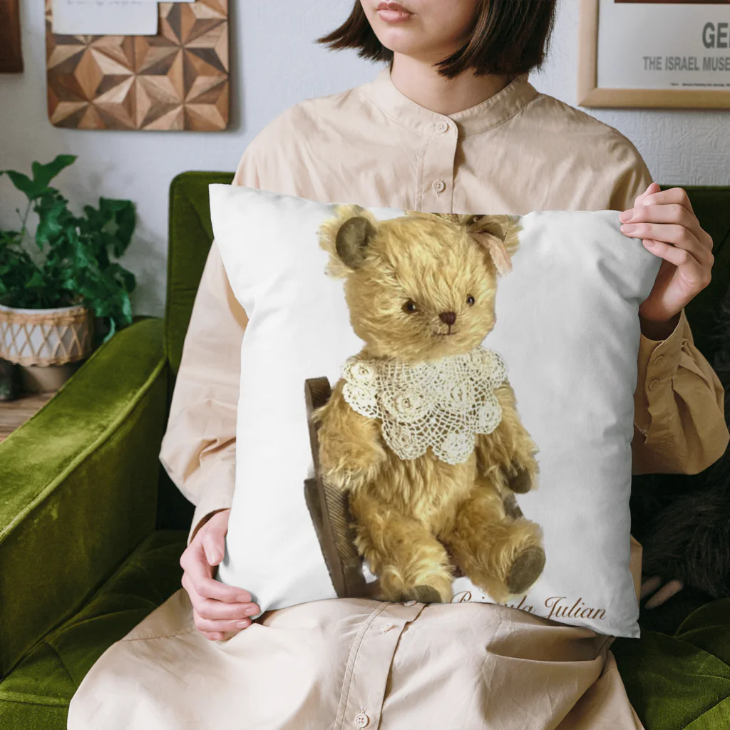 primula_julians_goodsshopのPrimula Julianのおすわりくまさん Cushion