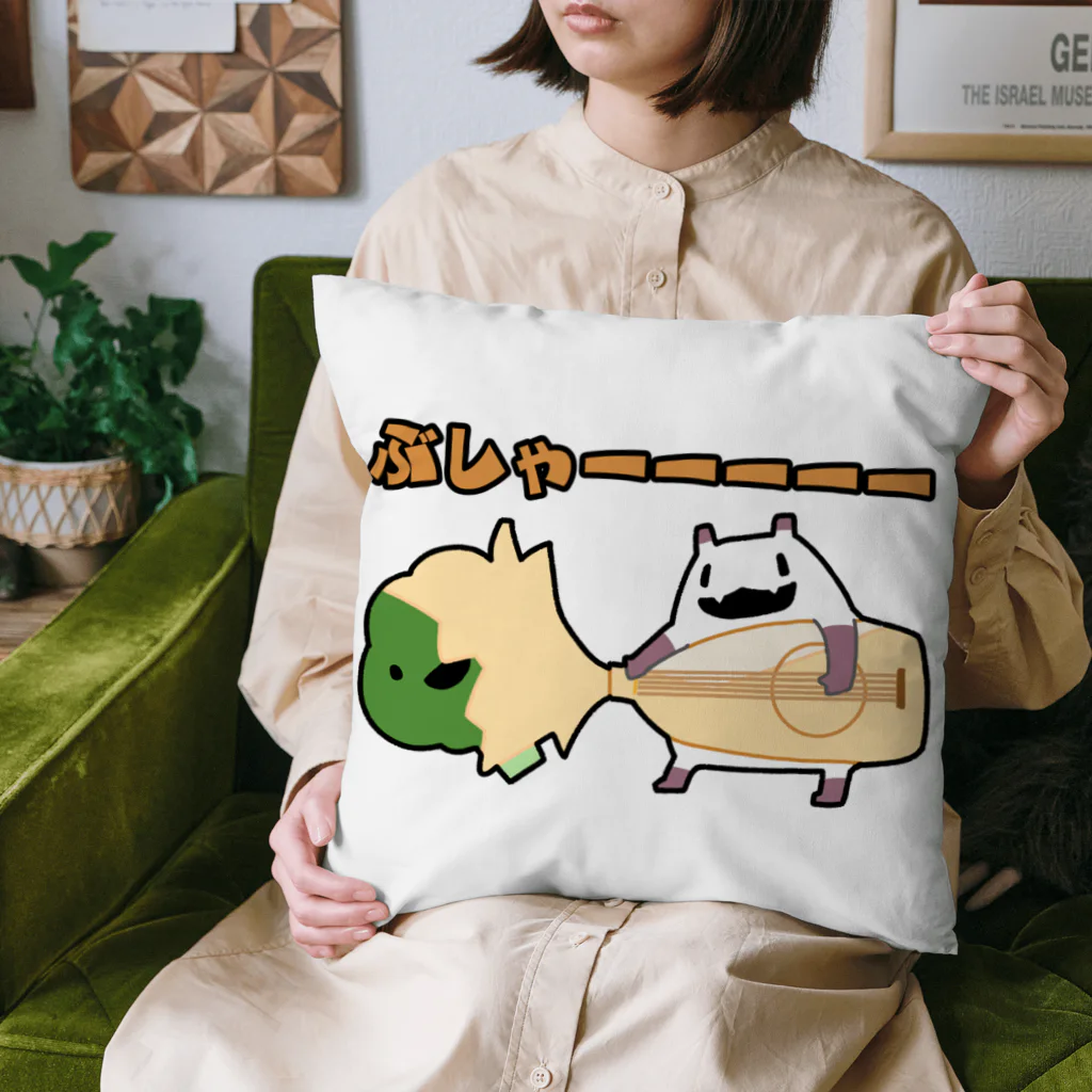 うさやのマヨネーズを手にブロッコリーと闘うパンダモドキ Cushion