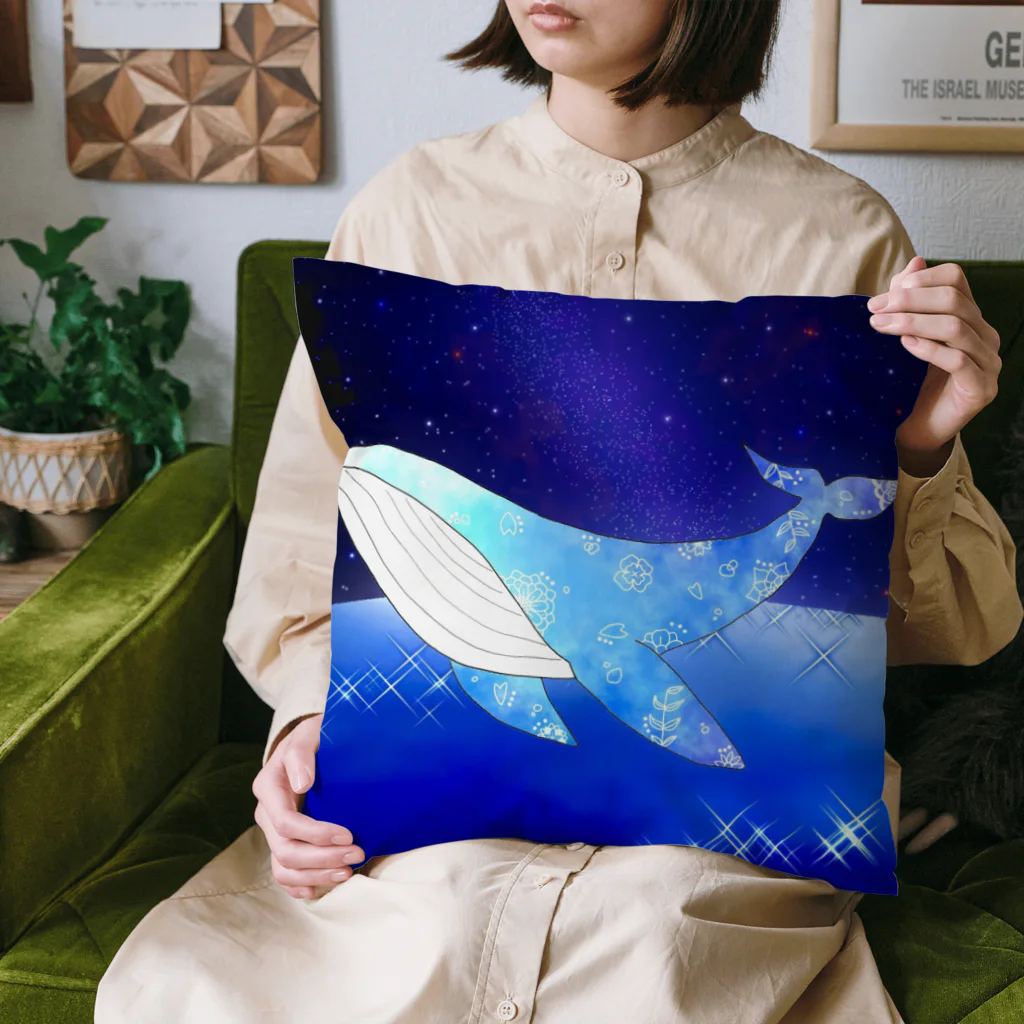 palan🦋‪の宇宙クジラ Cushion