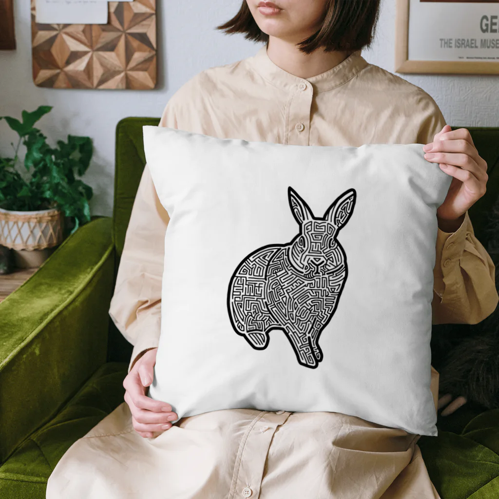 だんごやのRabbit and Maze Cushion