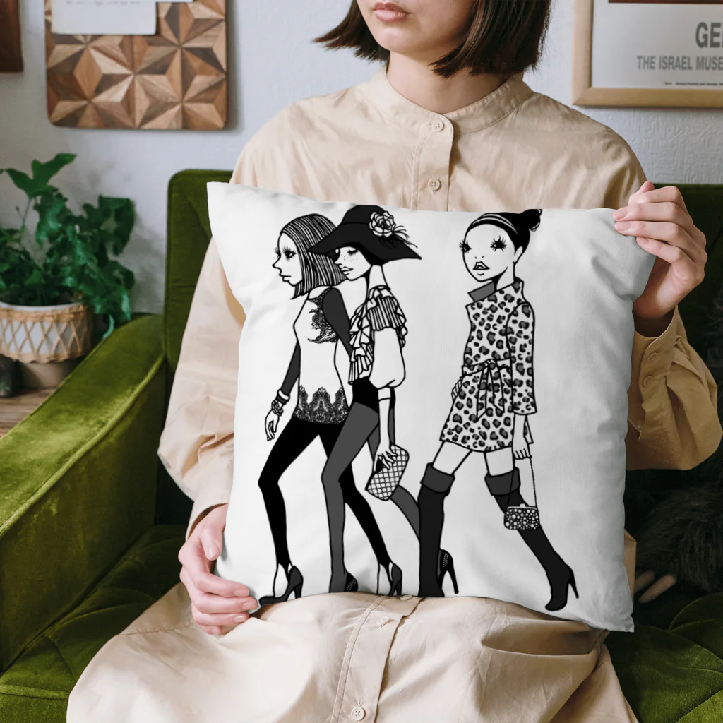 イラストレーターこたけゆか 公式オリジナルグッズのHEY LADIES!  Cushion