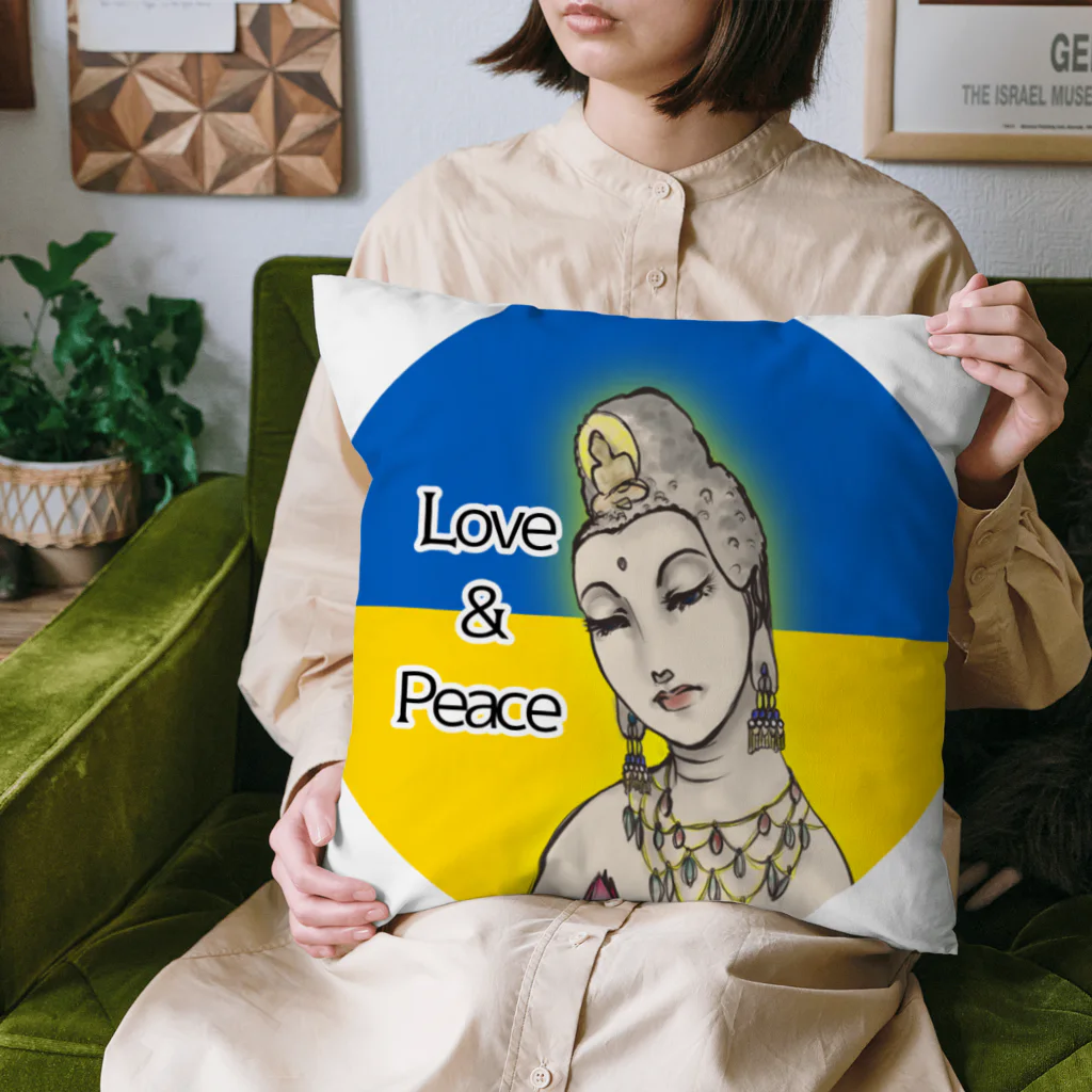 諭苑のSUZURI店のLove＆Peace観世音菩薩ウクライナ国旗背景 クッション