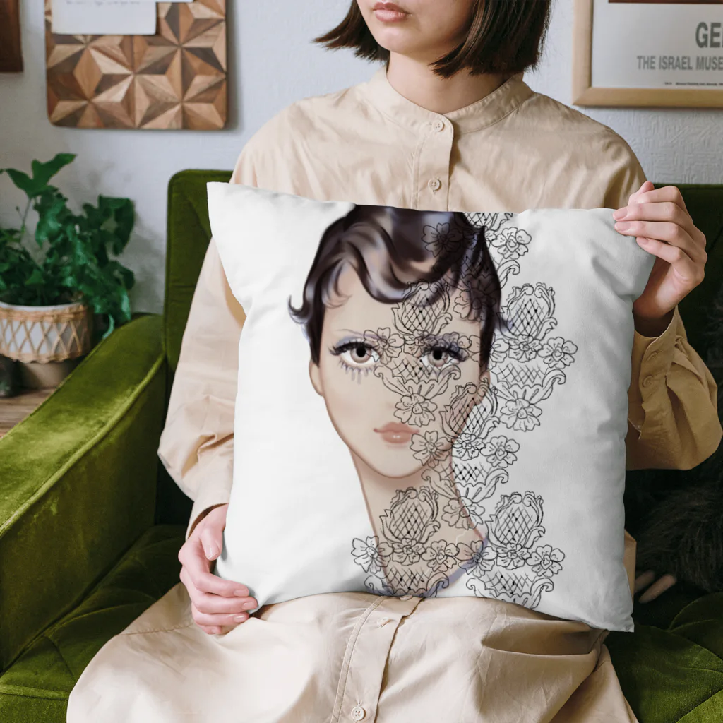 minakosのレースと黒髪 Cushion