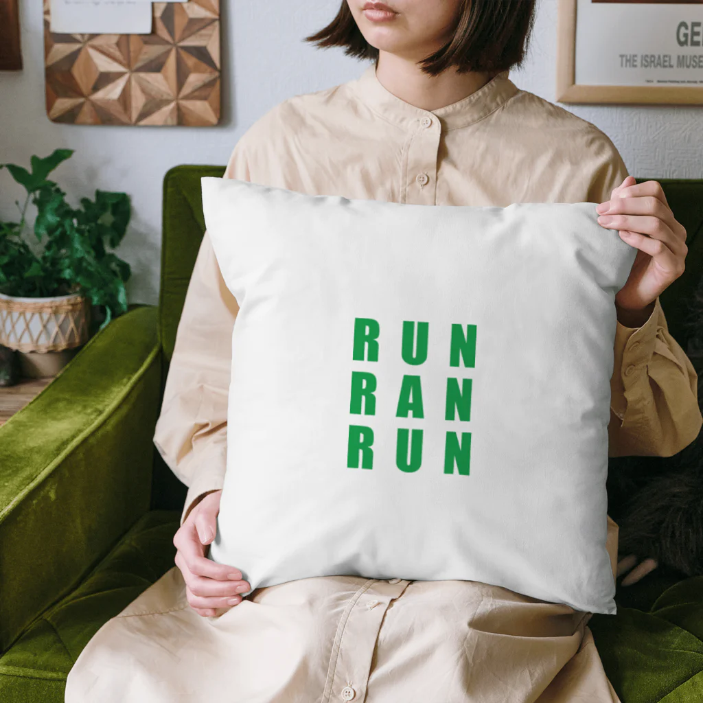 mahangのRUN RAN RUN Cushion