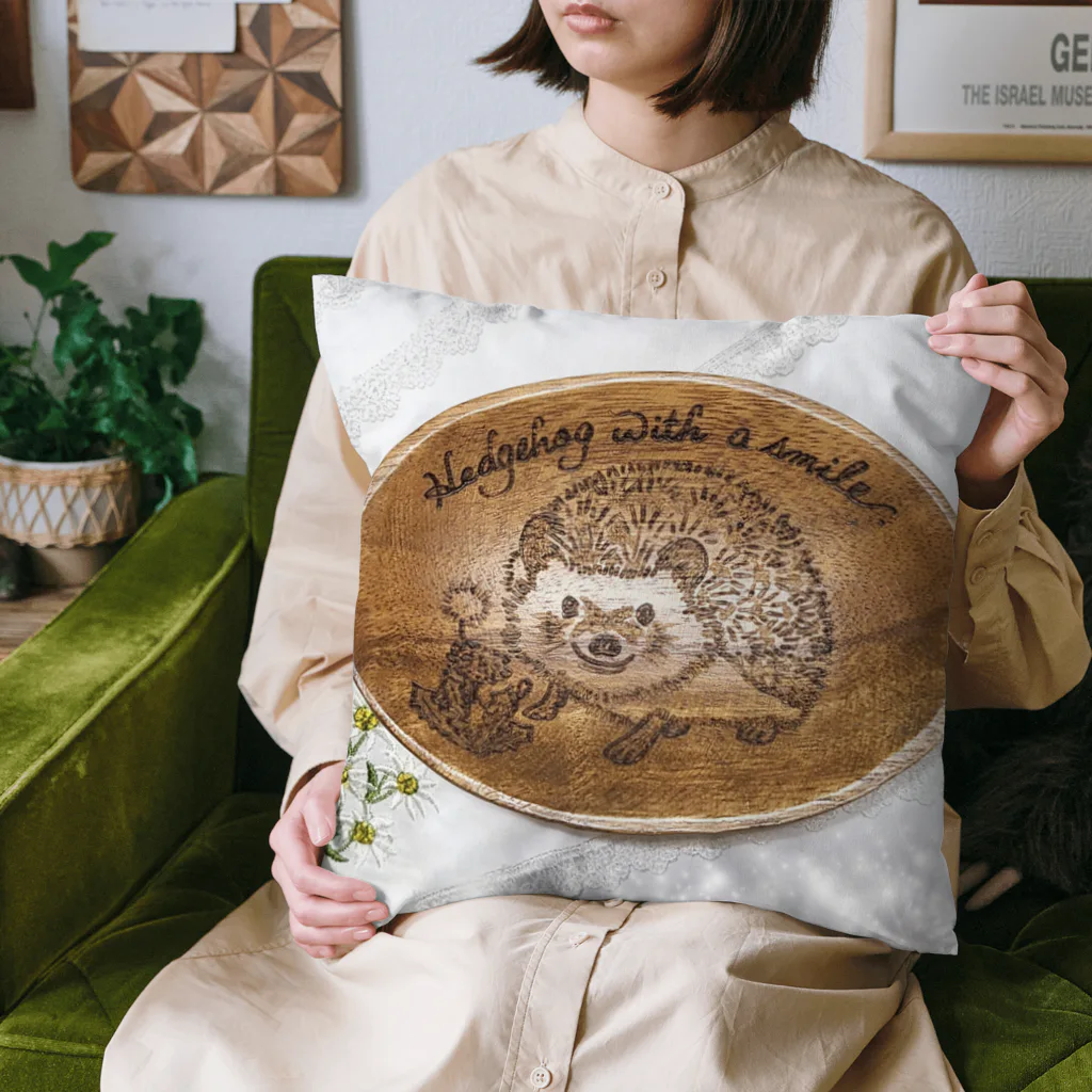 YURITAROORIGINLの笑うハリネズミとタンポポの綿毛. Cushion