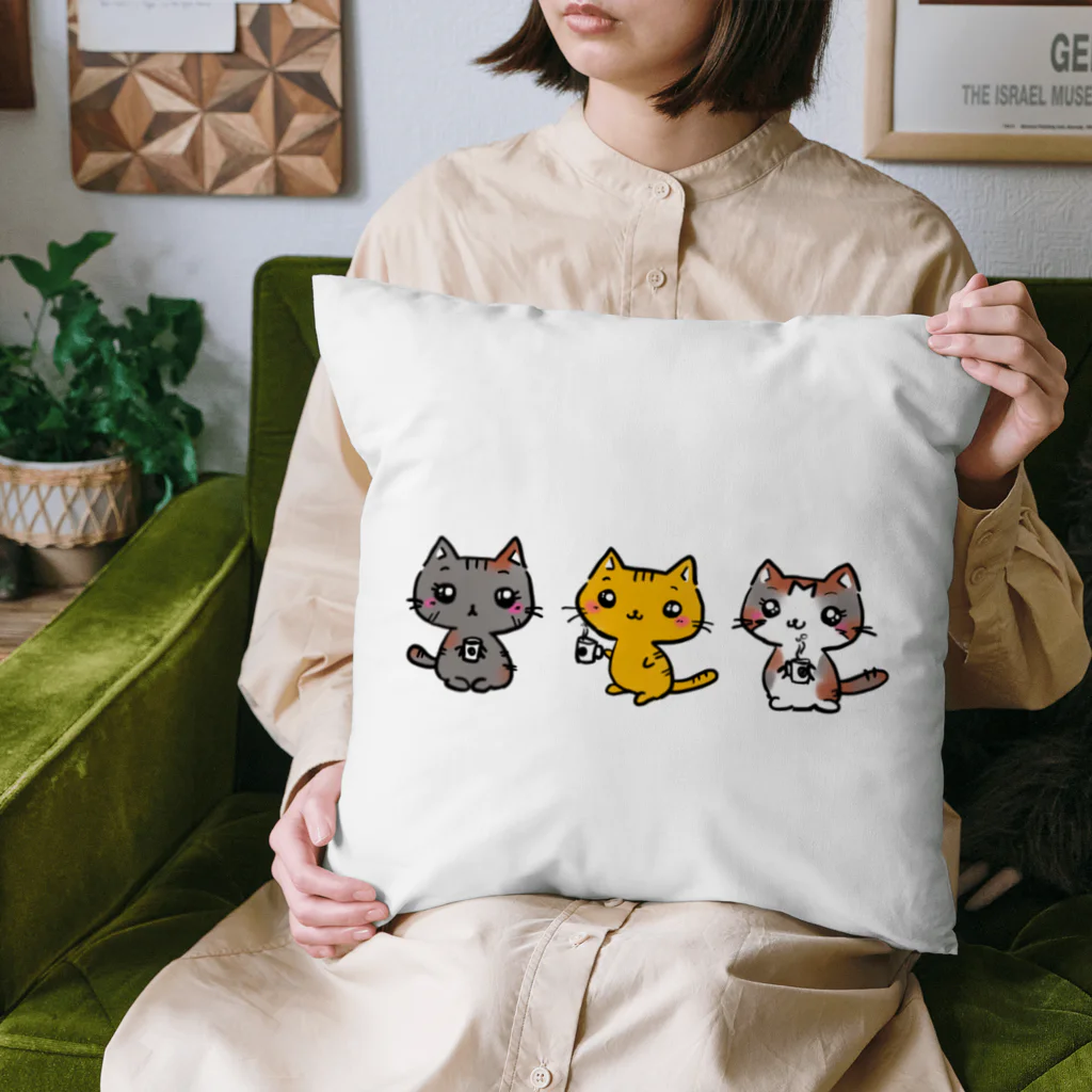 CREMA COFFEEのCREMAのスリーニャンズ Cushion