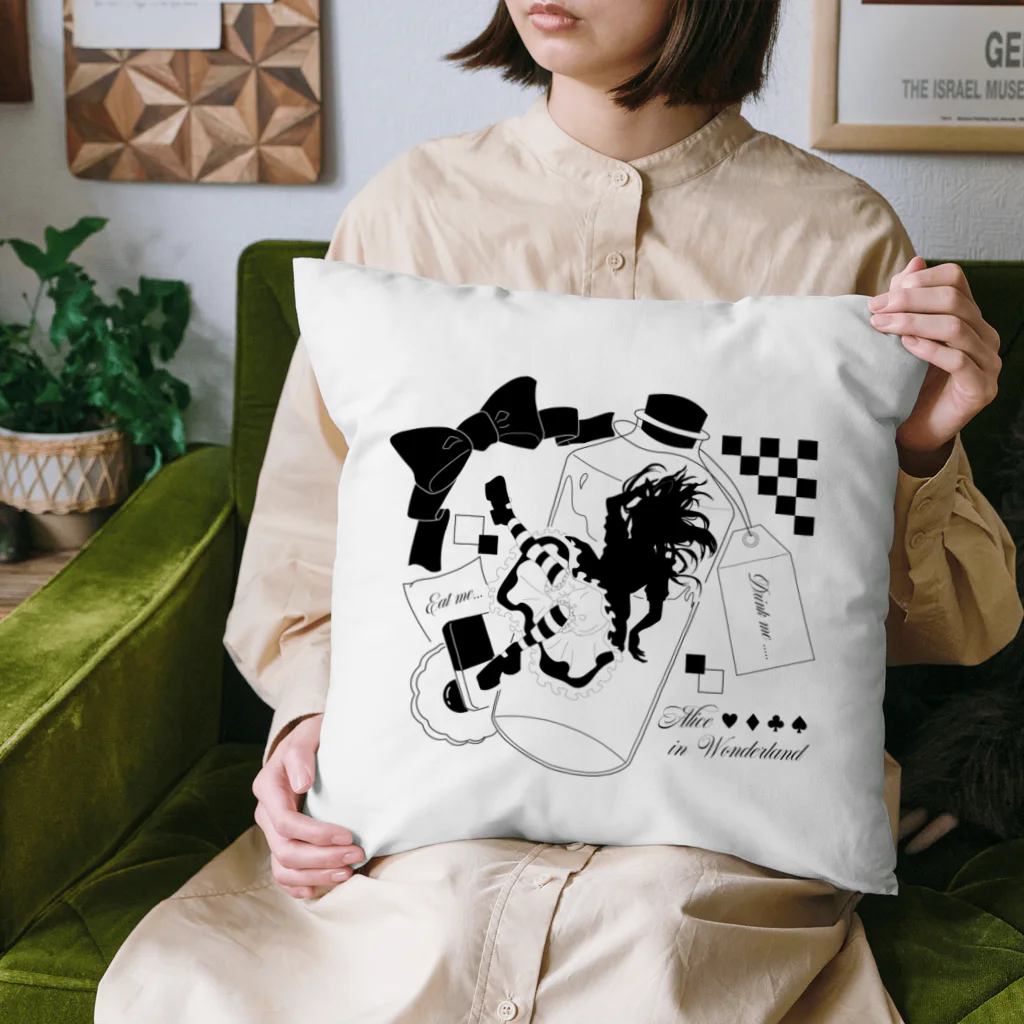 Iruseの落ち行くアリス Cushion