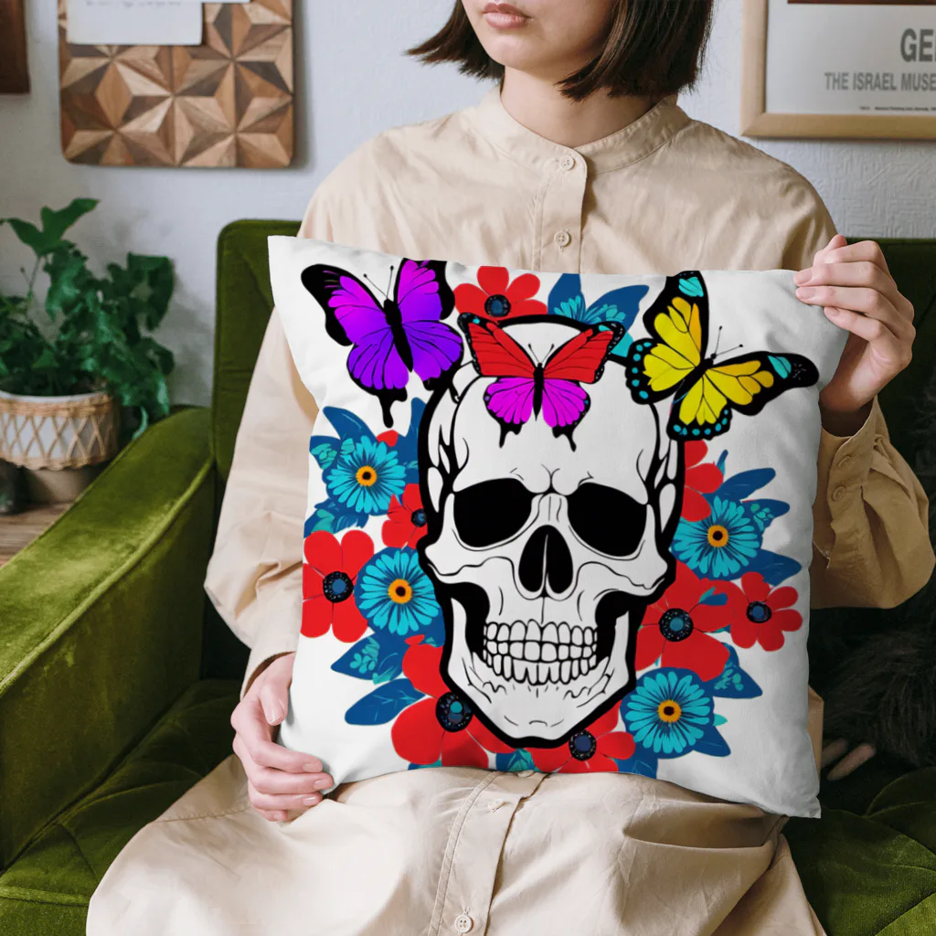 浪漫千代（ロマチョんの店）のA skull in a flower garden Cushion