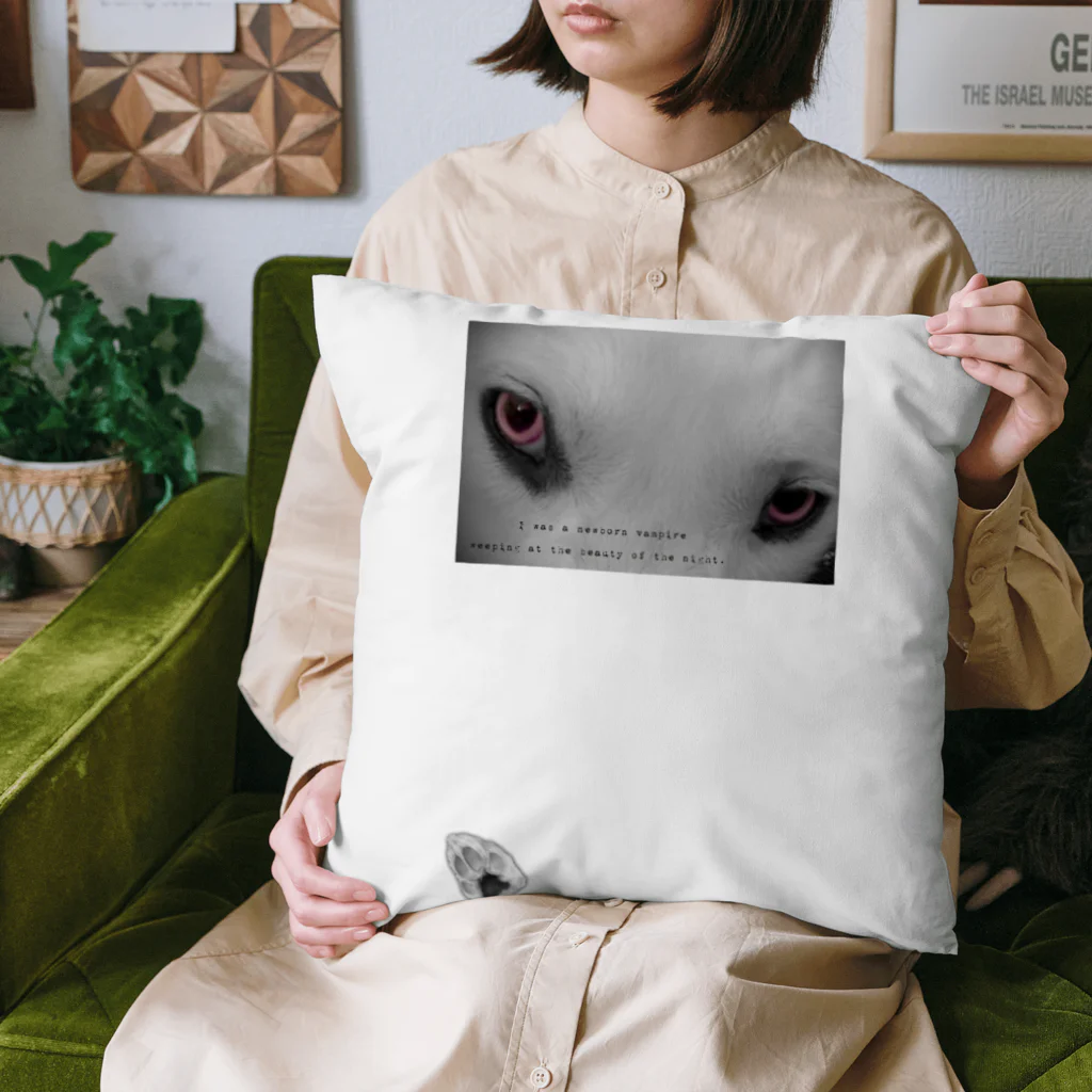 GONZO_のNewborn Vampire Cushion