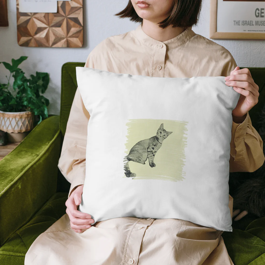 コハクのカーテンレールから見下ろすコハク Cushion