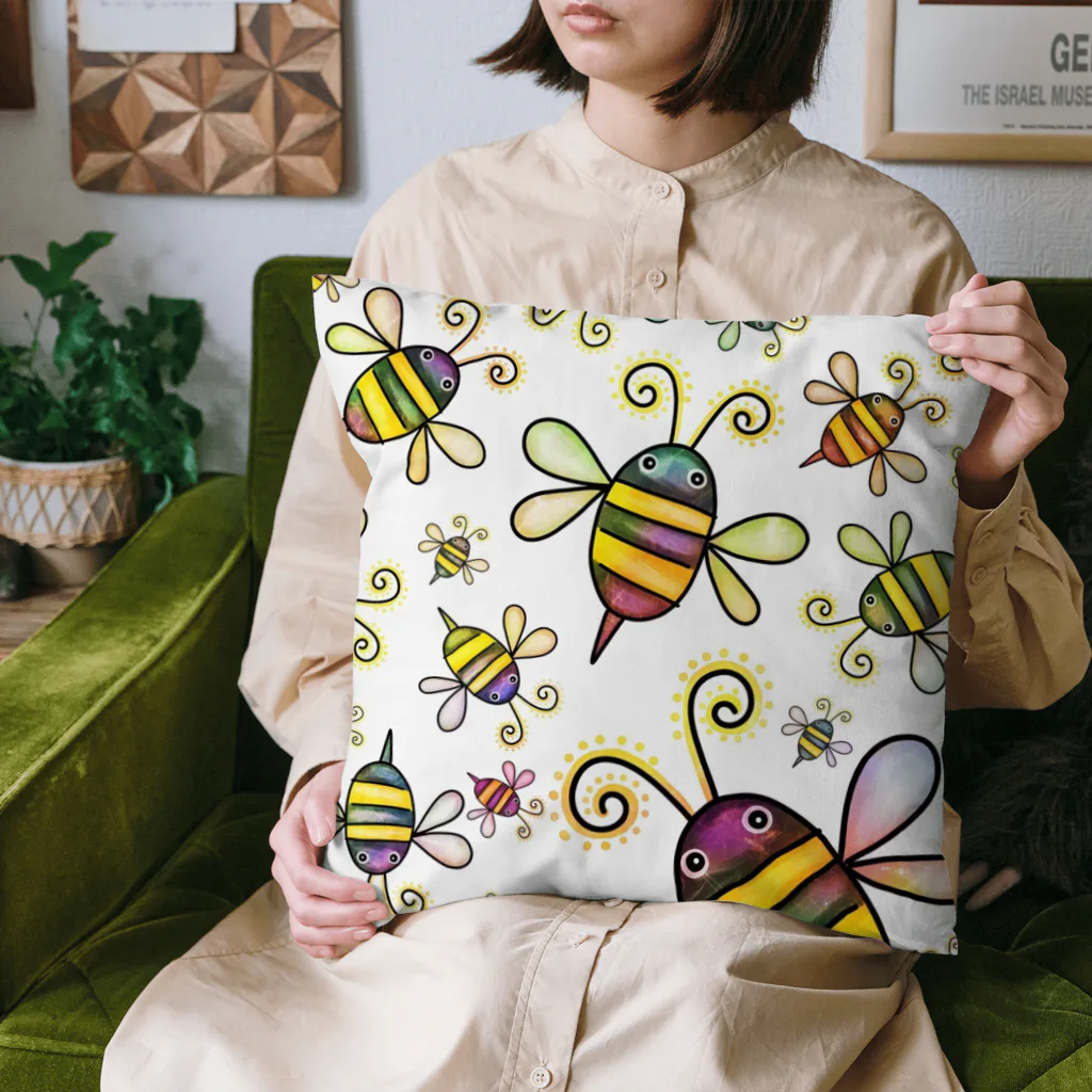 mumusのハチのイラストグッズ Cushion