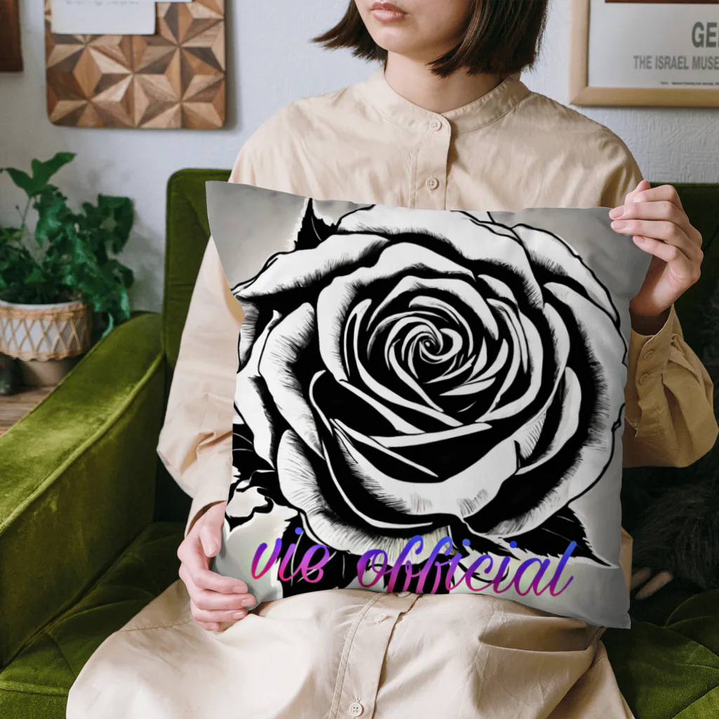 vieのBLACK_rose Cushion