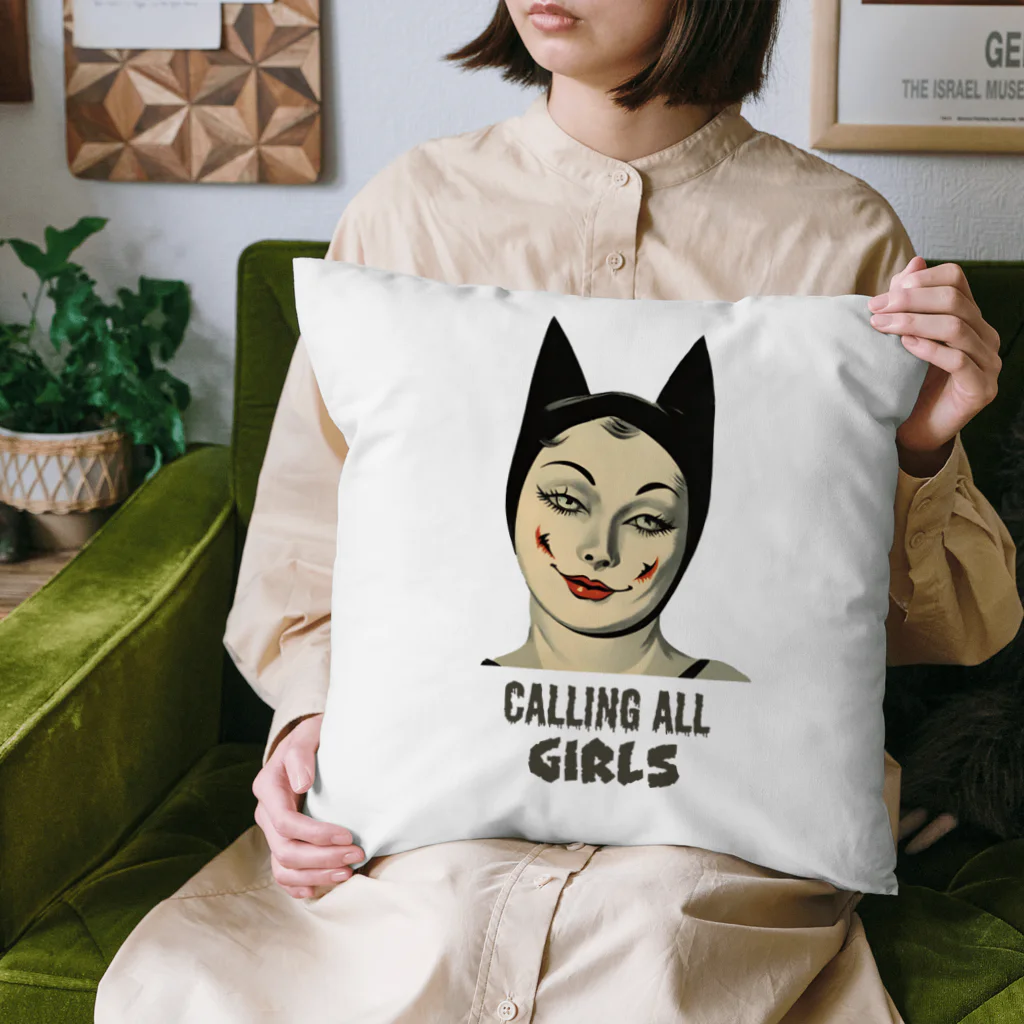 TENMAHAJUNのCalling All Girl Cushion