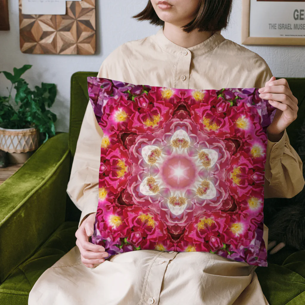 With Flowerの恋の味方の情熱の薔薇たち Cushion