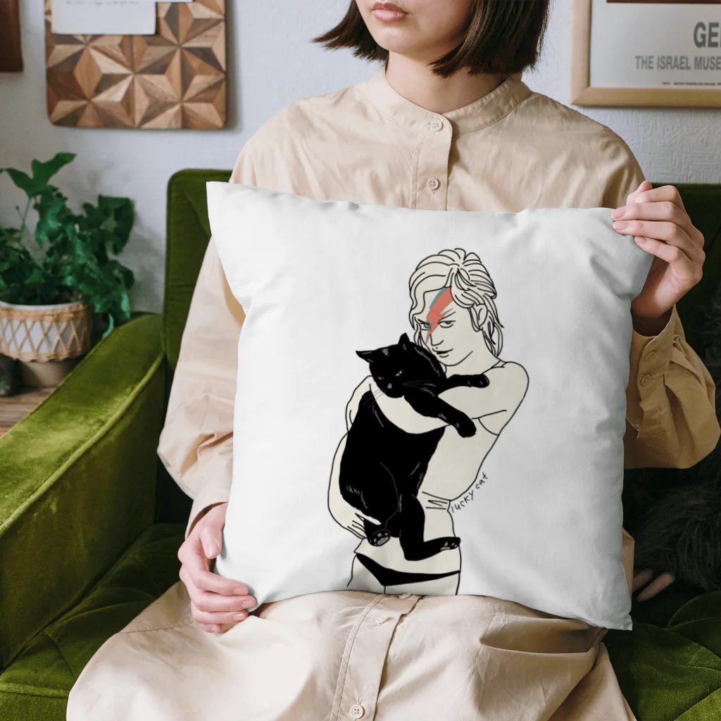 小鳥と映画館のイナズマメイクの女性と黒猫 Cushion
