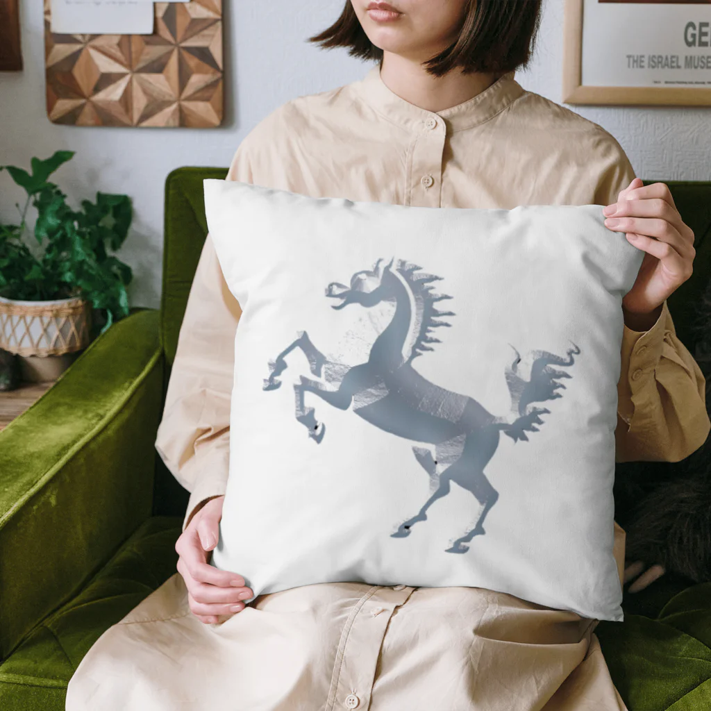 mumusの馬　white statue Cushion