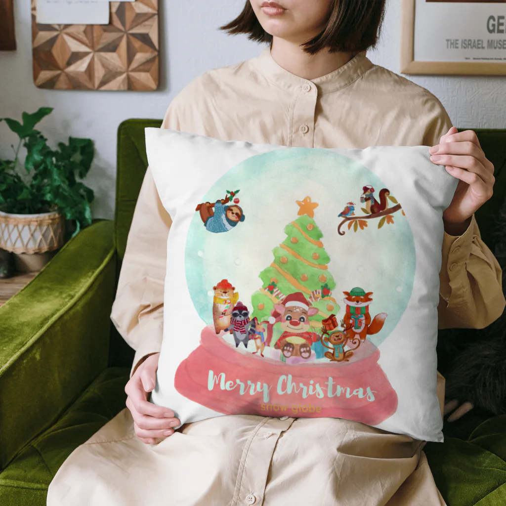 GLOBEのトナカイと愉快な動物たちのクリスマススノードーム Cushion