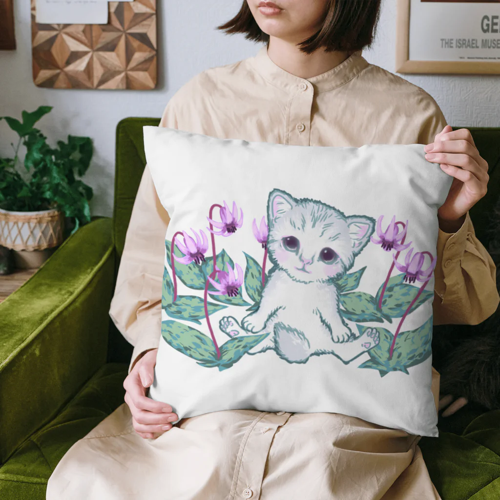 nya-mew（ニャーミュー）のカタクリニャーちゃん Cushion