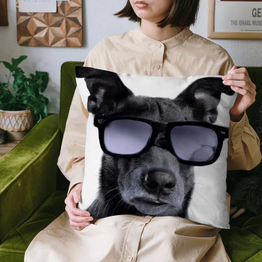 dogstagram.jpのサングラスをかけた犬 Cushion