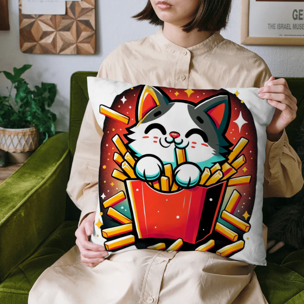 StyleMeのポテトを食べる猫 Cushion