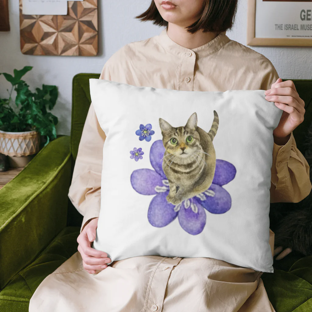 猫が好きすぎる絵描き　キジシマ ミキのキジトラくんミスミソウに乗る Cushion