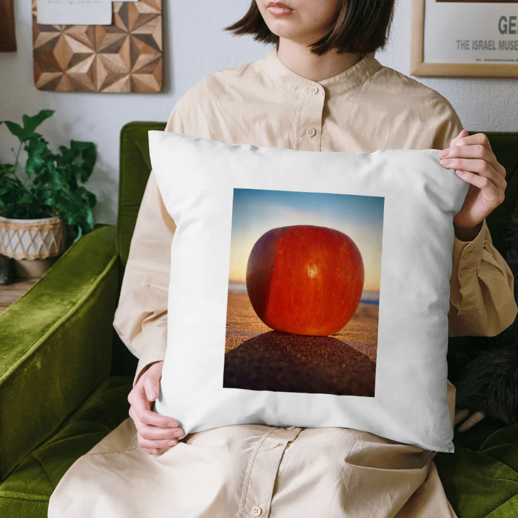 ARTPARTNERの朝焼けのりんご　 Cushion