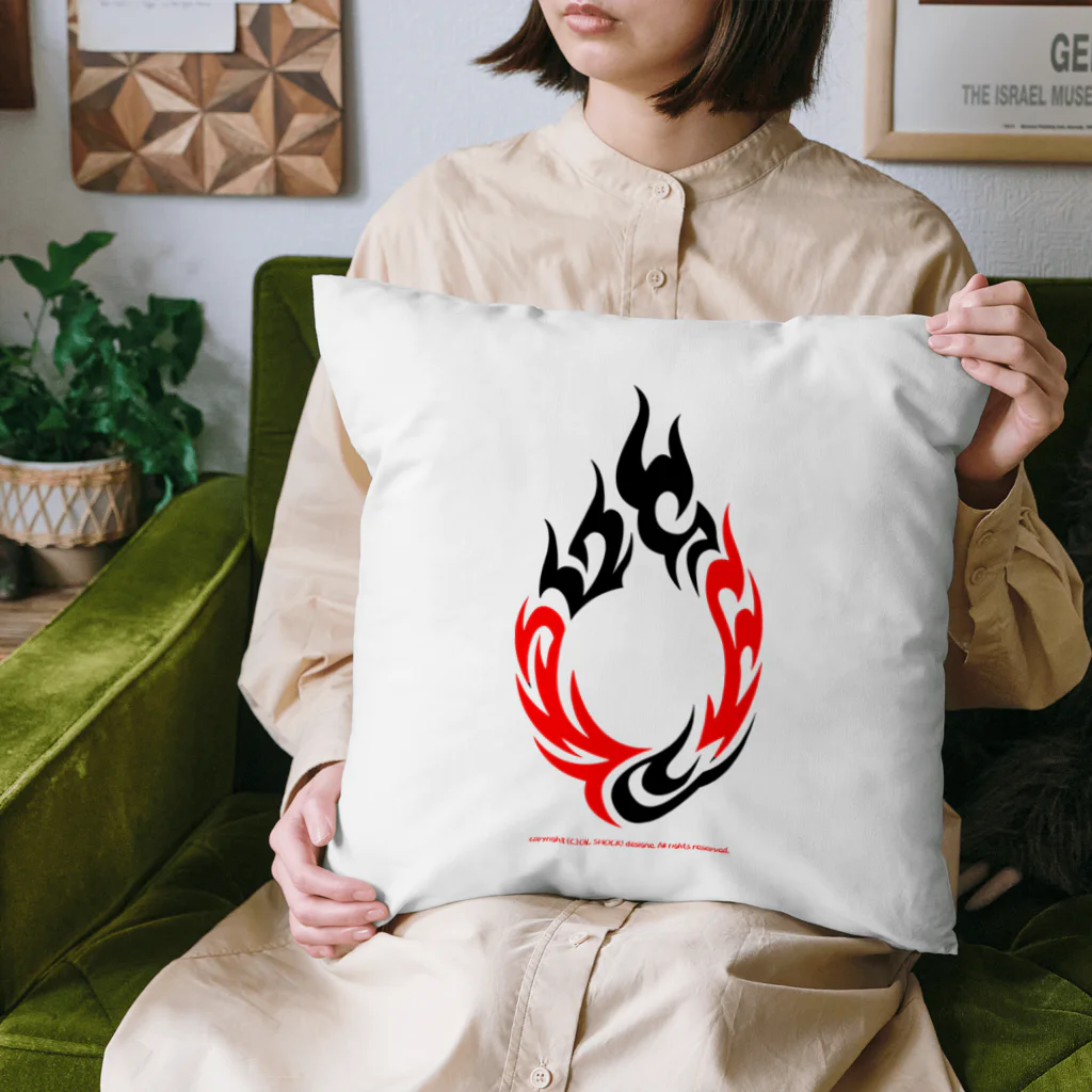 ファンシーTシャツ屋のクールなトライバル炎のタトゥーデザイン Cushion