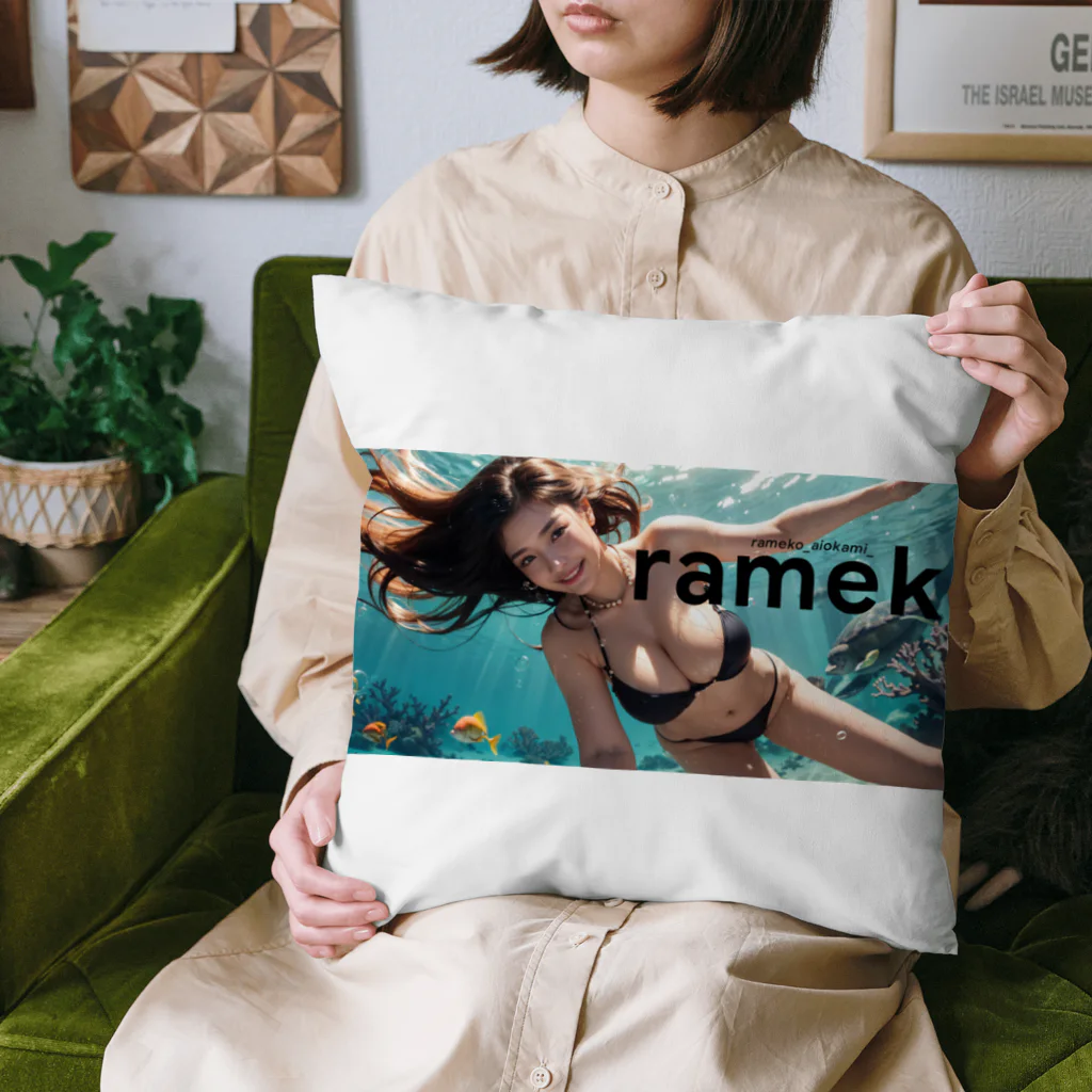 ramekoのラメ子_水着_黒 Cushion