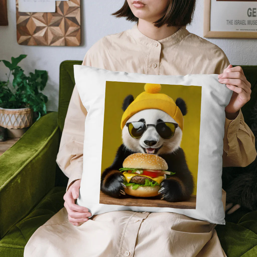 Colorful Canvasのハンバーガーを食べるパンダ クッション