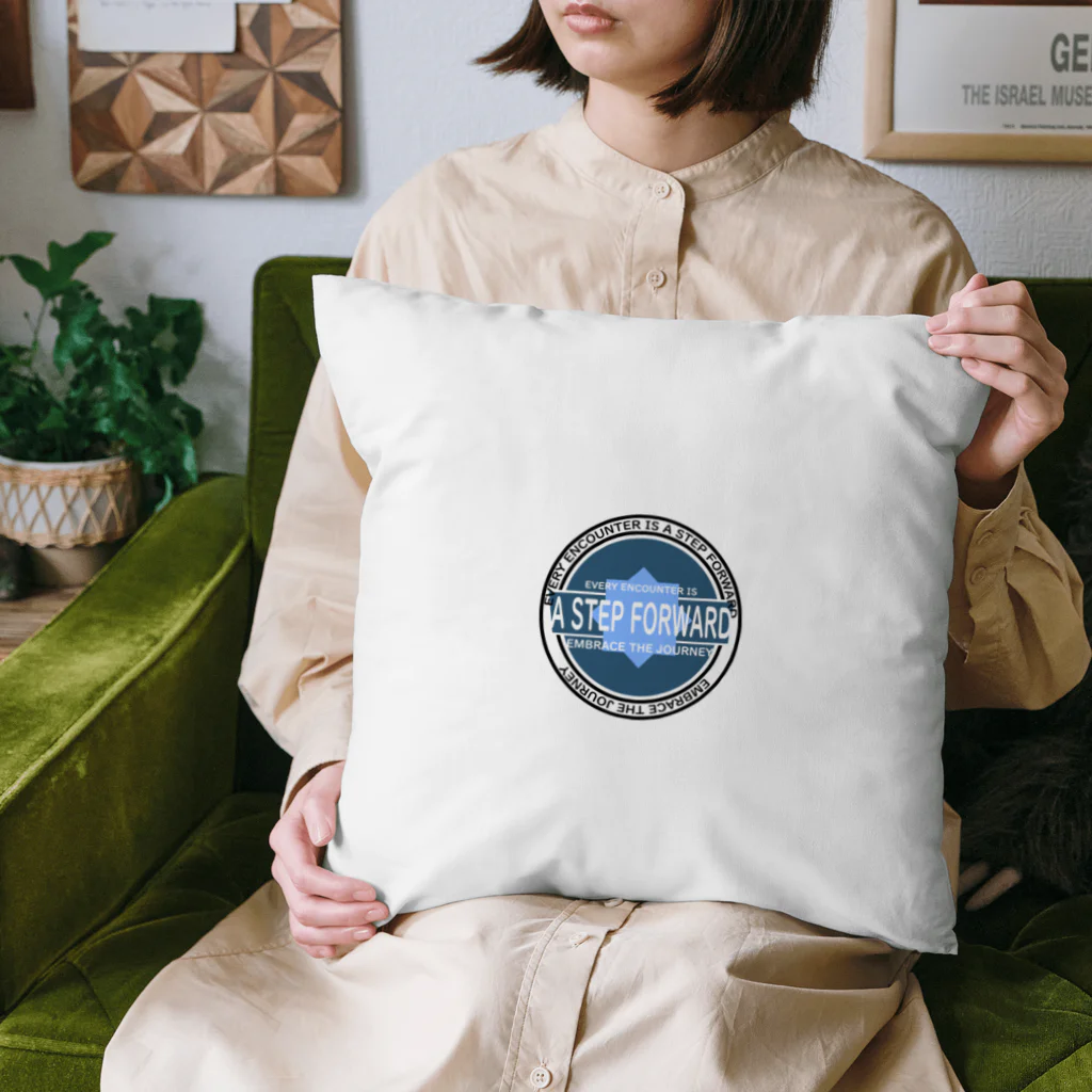 NamataのEVERY ENCOUNTER IS A STEP FORWARD Cushion