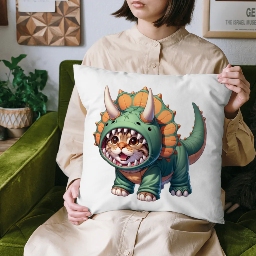 IloveCatのトリケラトプスのフードを被った子猫 Cushion