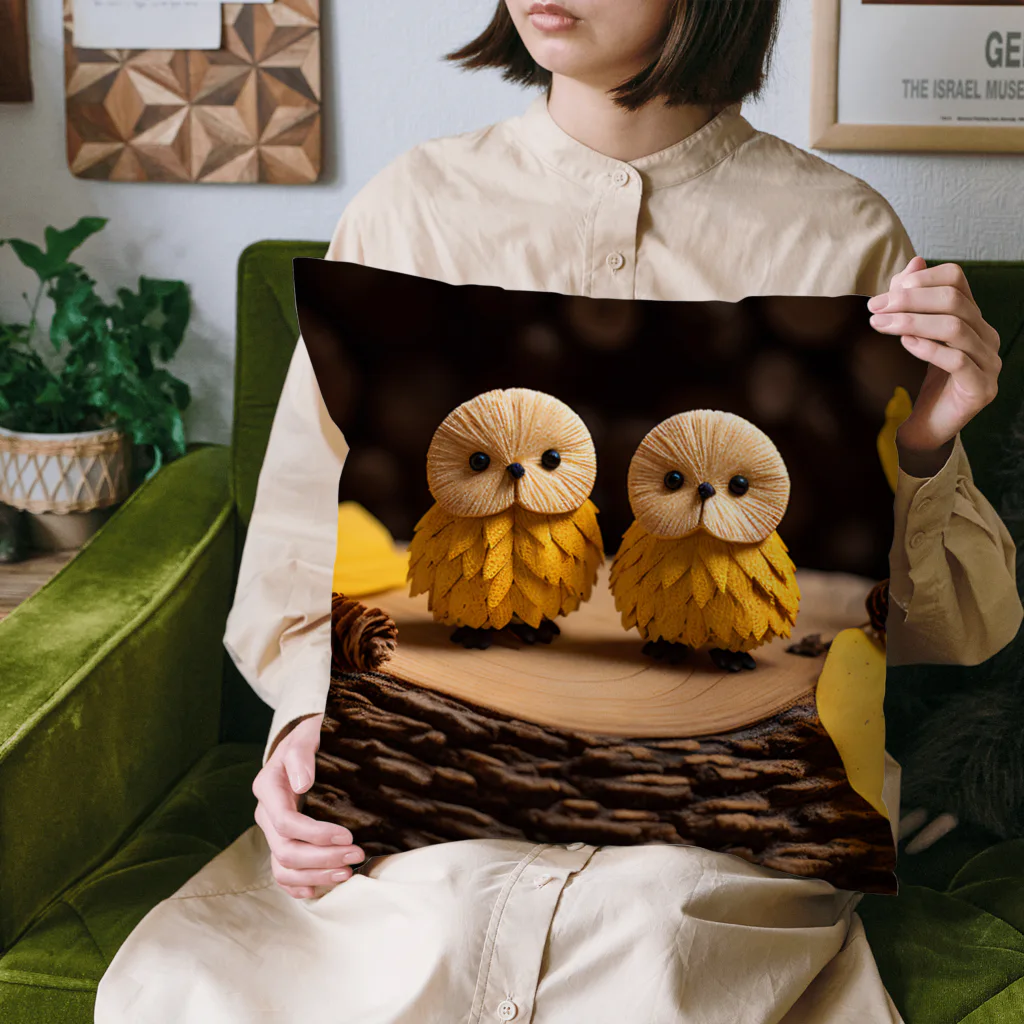 まみおデザインの黄葉の中のフクロウくん Cushion