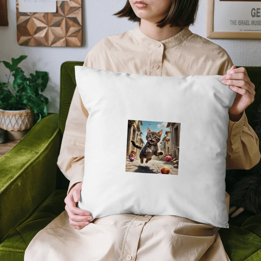 Ten117の遊ぶ子猫 Cushion