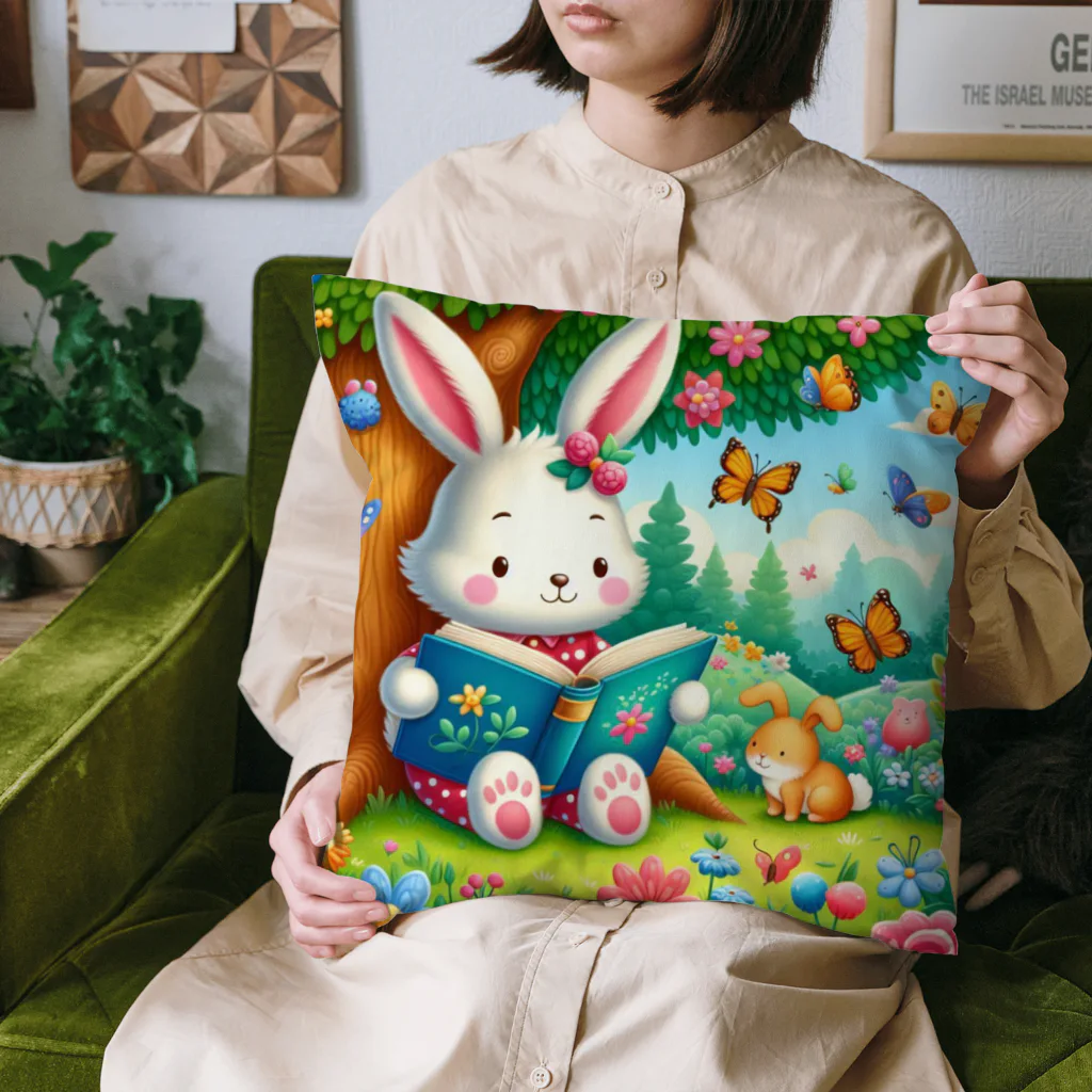 atu-daruma77の可愛らしいウサギが描かれた絵本 Cushion