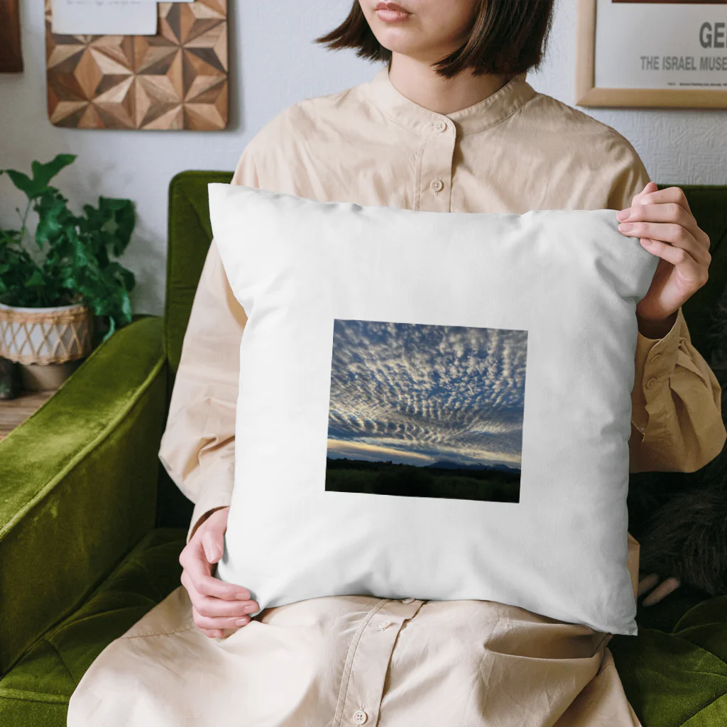 kawattiの画像店の雲に占領された青空 Cushion