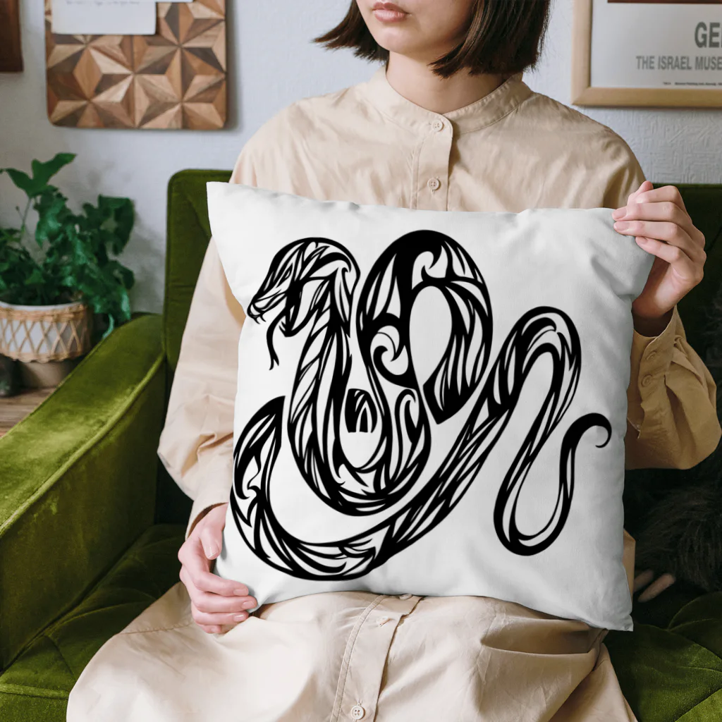 蛇トライバル Cushion by chicodeza by suzuri ( chicodeza 蛇トライバル Cushion by chicodeza by suzuri ( chicodeza