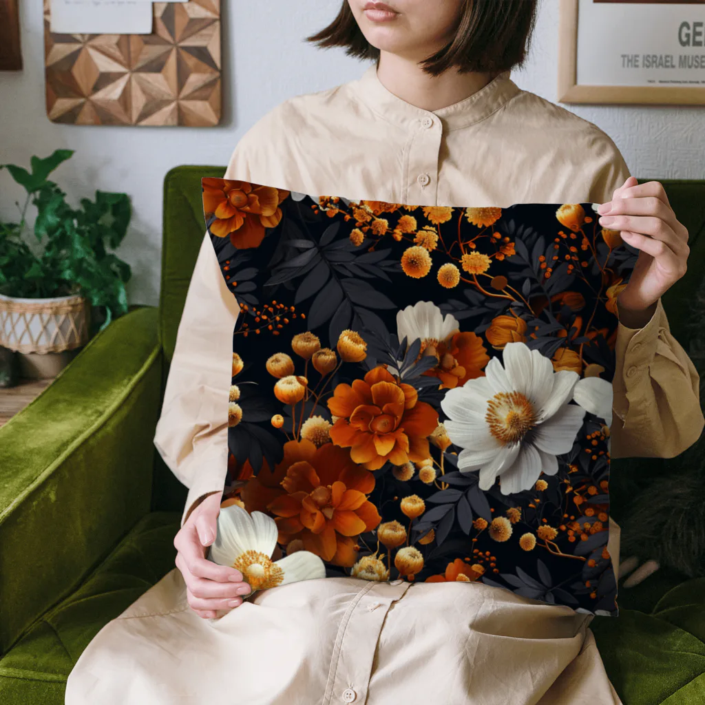 オンラインショップイエローリーフの綺麗な白と黄色い花 Cushion