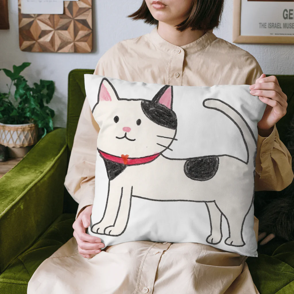 gattyoデザインのくすっと笑える雑貨たちの「くろぶちにゃん – おすまし猫の横顔」 Cushion
