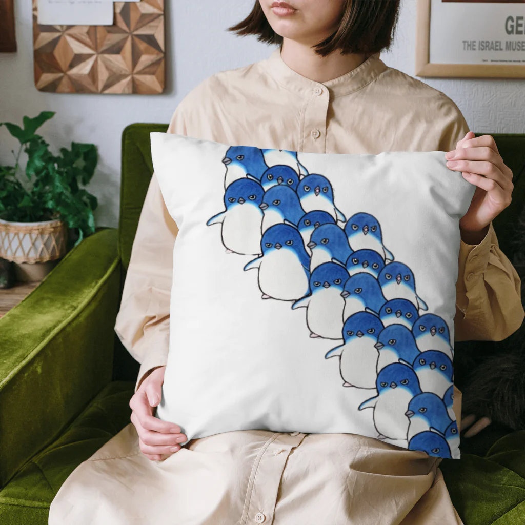 ヤママユ(ヤママユ・ペンギイナ)のフェアリーペンギンは赤ちゃんじゃあございません Cushion