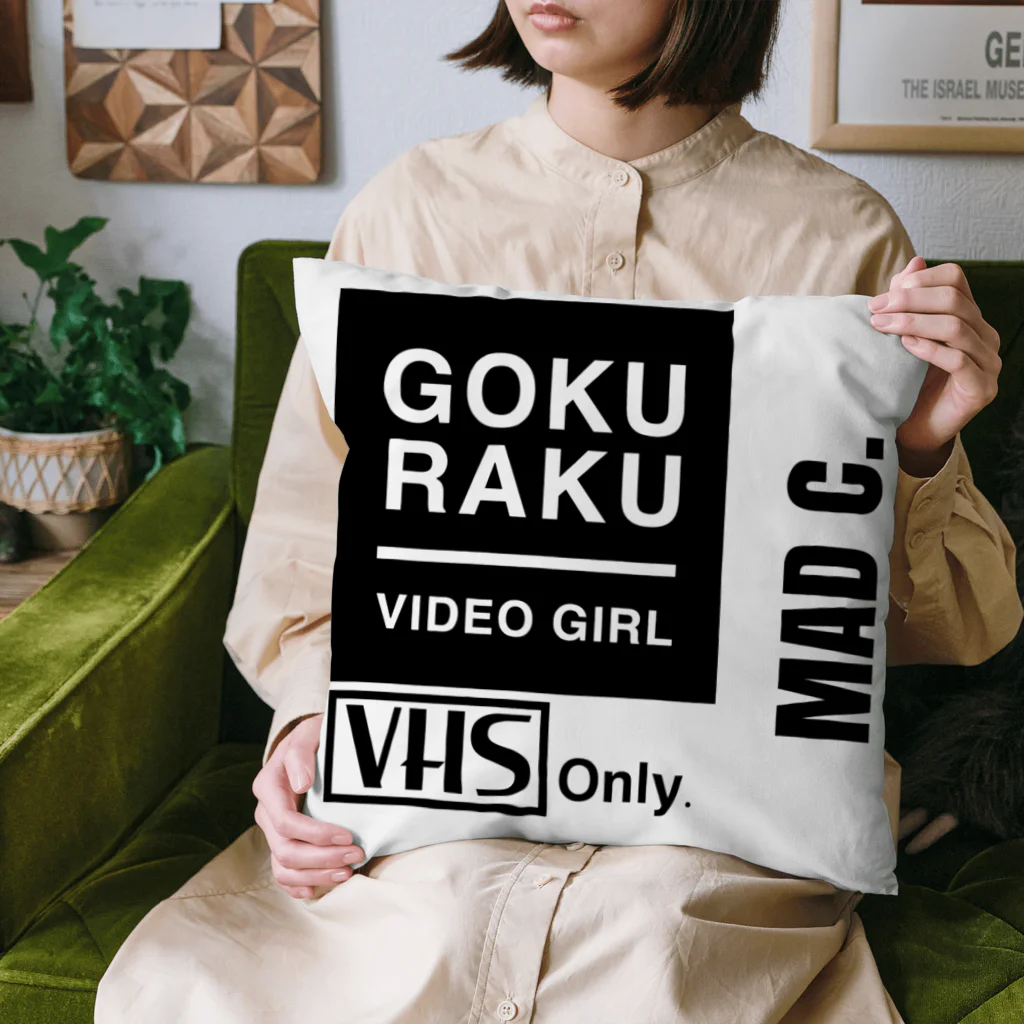 MAD C.(マッドシードット)のGOKU RAKU VIDEO GIRL クッション