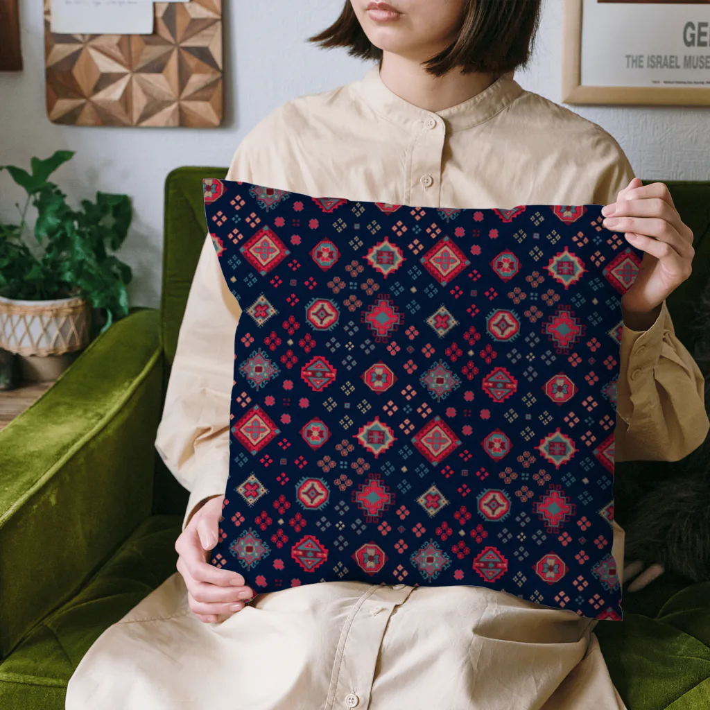 IZANAMI by Akane Yabushitaのコーカサス絨毯・グリッド（インディゴ） クッション