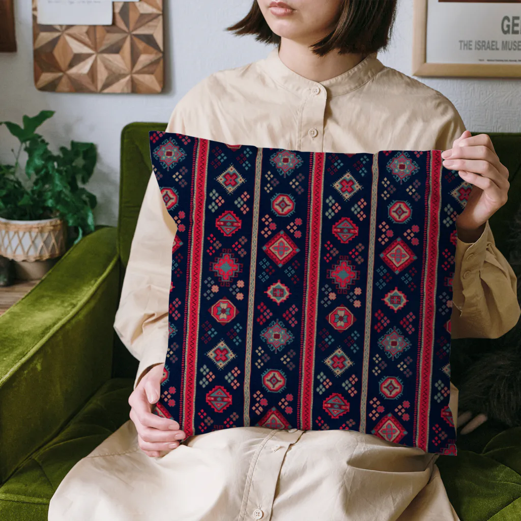 IZANAMI by Akane Yabushitaのコーカサス絨毯・ストライプ（インディゴ） クッション
