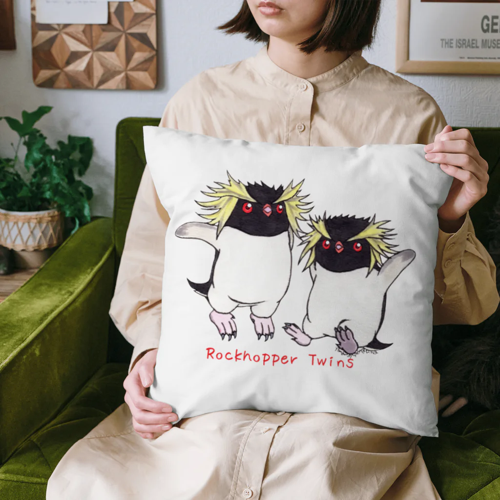 ヤママユ(ヤママユ・ペンギイナ)のふたごのイワトビペンギン(キタ) Cushion