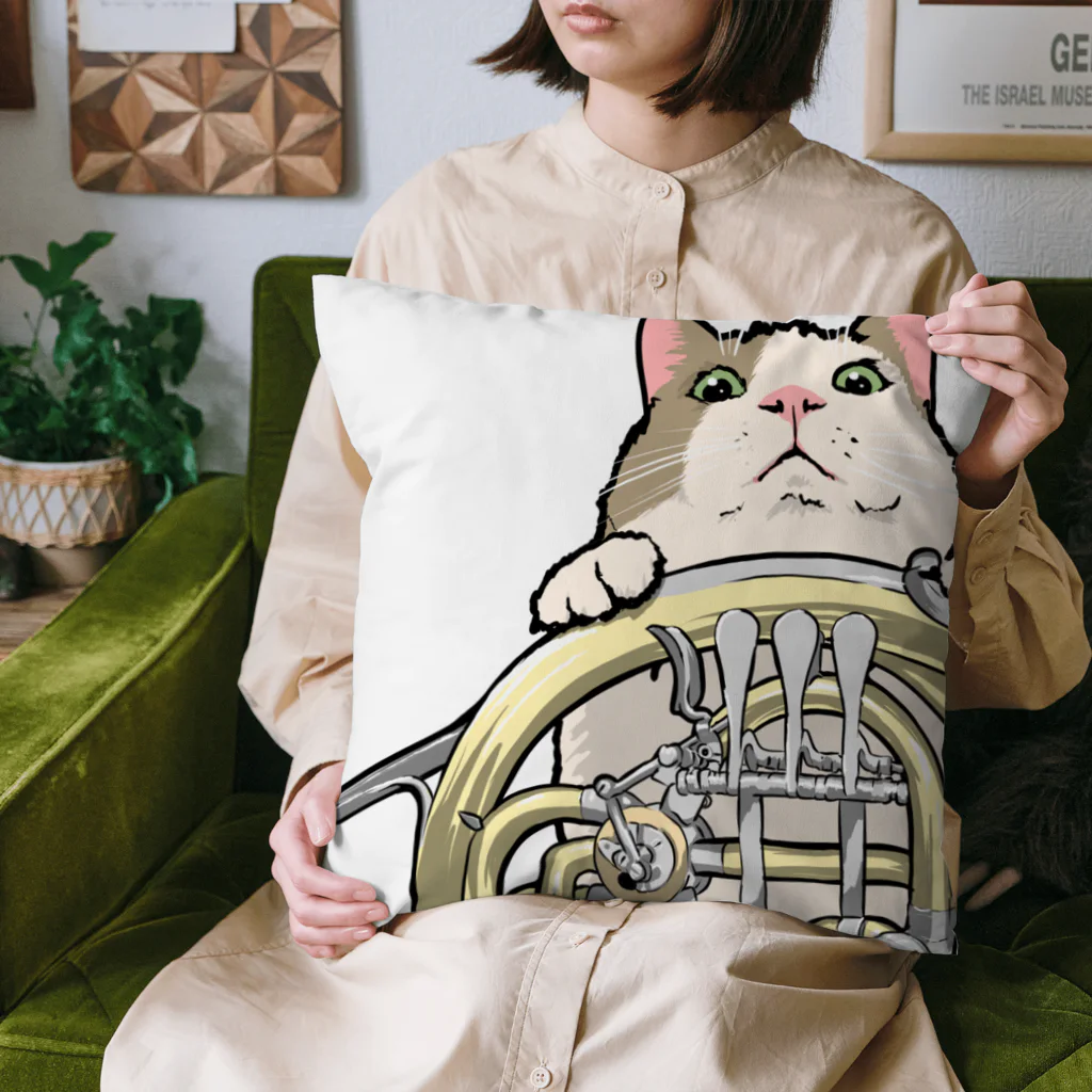 ももねこ工房（　◜◡‾）のホルンからのぞくネコ Cushion