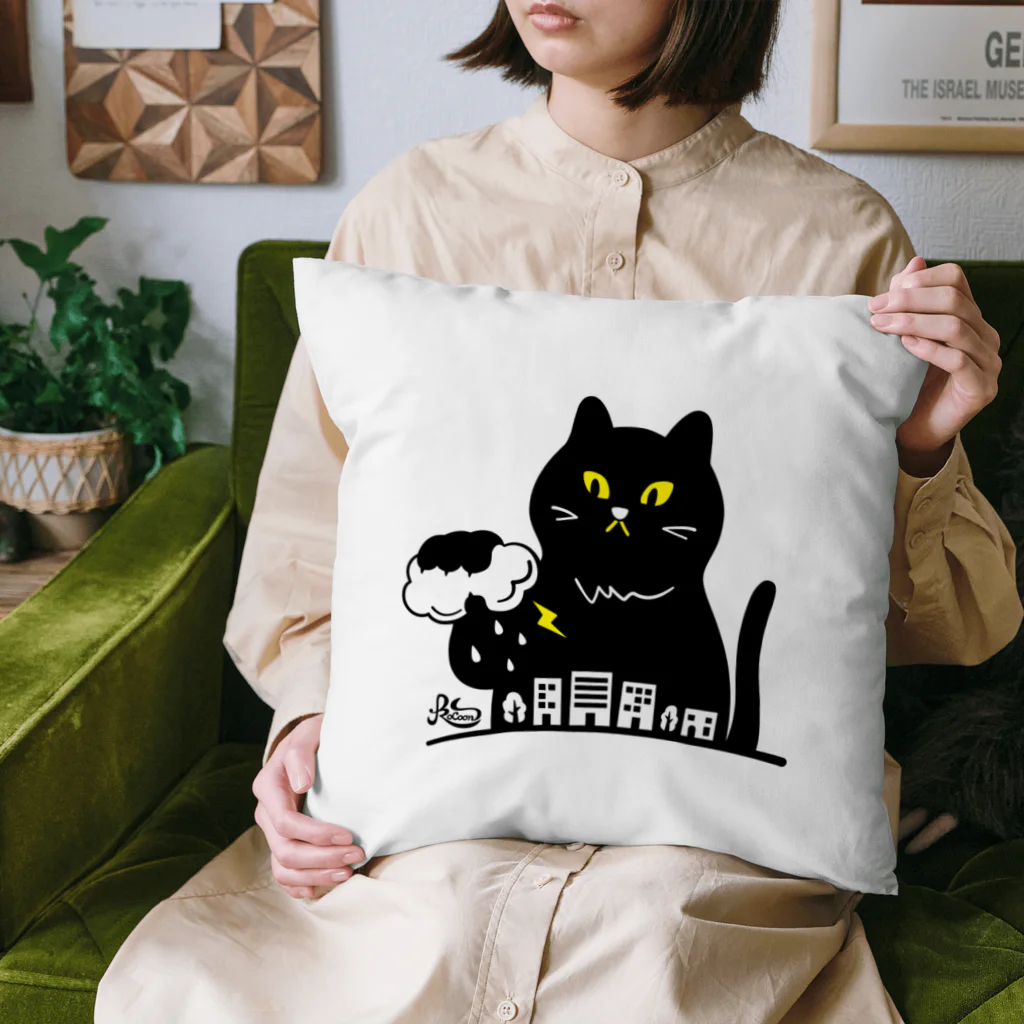 kocoon（コクーン）の嵐を招く黒猫 Cushion