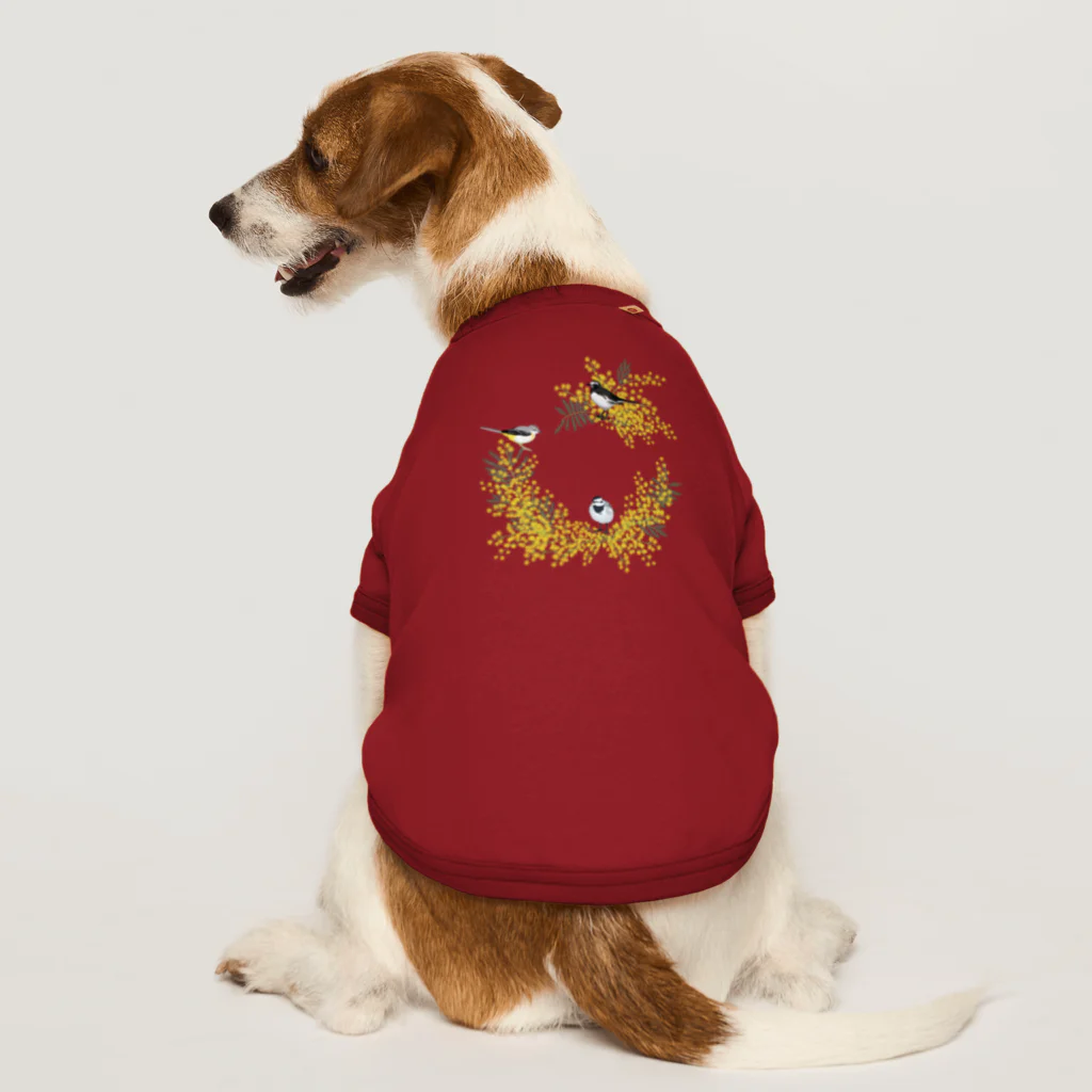 やちよ｜リアル鳥イラストの鶺鴒さんとミモザのリース（枝なし） Dog T-shirt