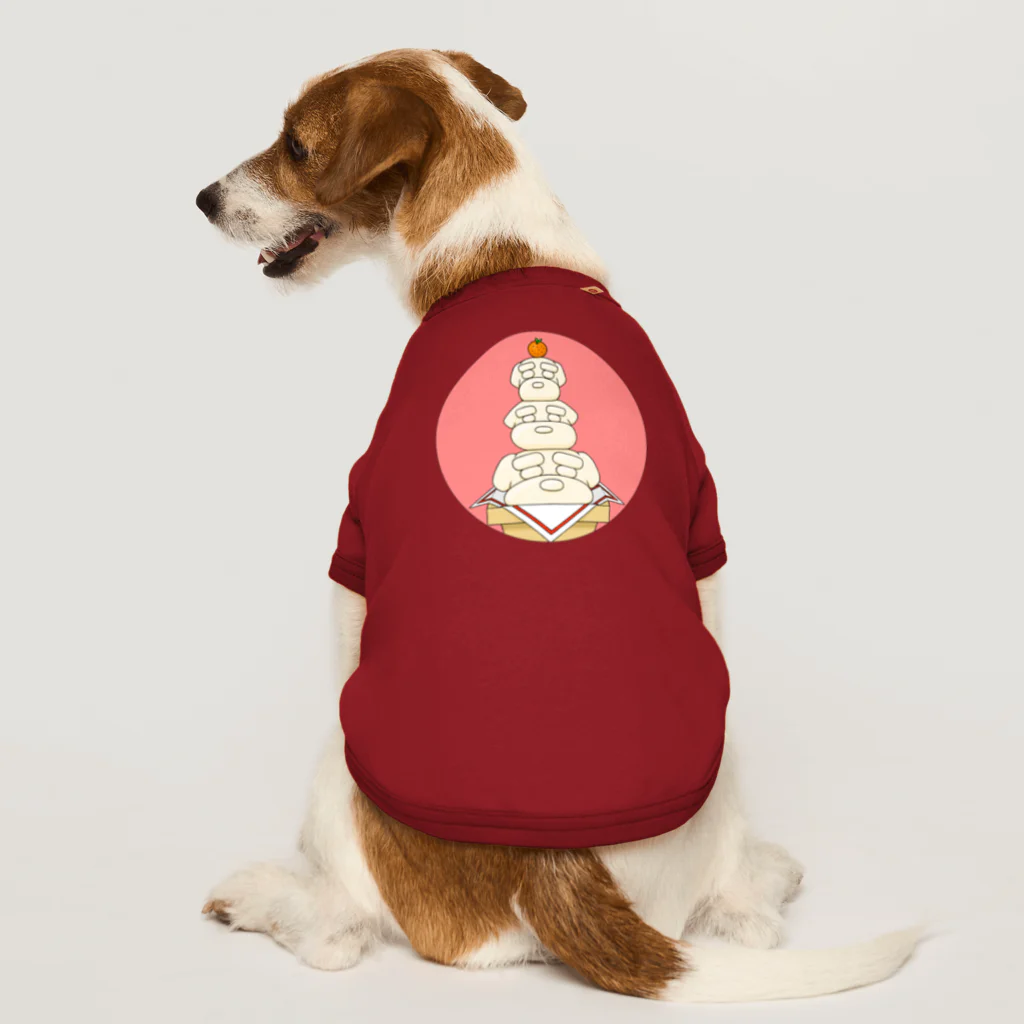 チキン南蛮のオリジナルグッズ売り場のお正月鏡餅白シュナちゃん Dog T-shirt