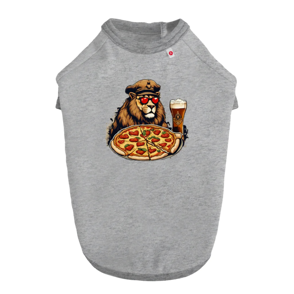 gorillArtの軍曹ライオンが愛するビールとピザ Dog T-shirt