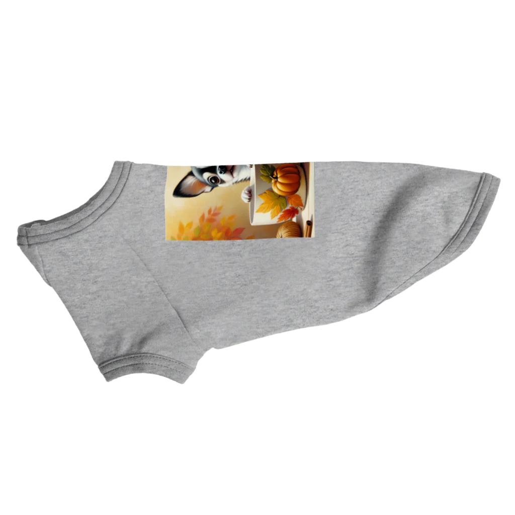 DeenaDeeのAutumn Curiosity: Chihuahua & Mug Magic 秋の好奇心: チワワとマグカップ Dog T-shirt