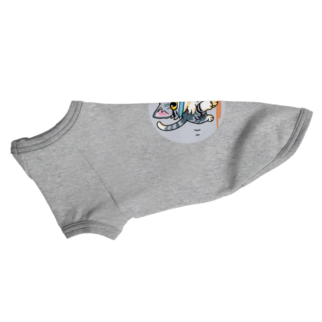 AckeeWolf Art Shopの歯ブラシをくわえたアメリカンショートヘアの子猫 Dog T-shirt